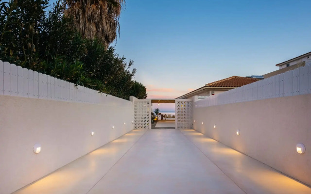 Salty Angel Sea Front Villa