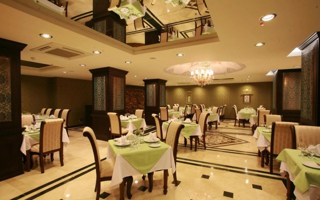 Maywood Hotel