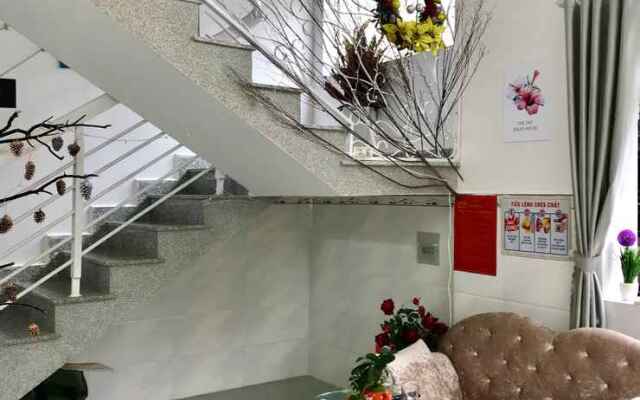 The 1987 Dalat House