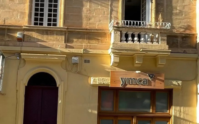 Valletta Collection - Merchant Str Apartment with large yard