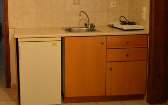 Nikos Apartments