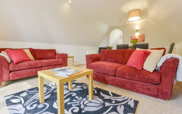 12 Valley Lodge
