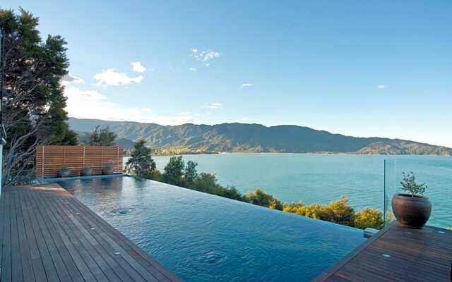 Split Apple Retreat