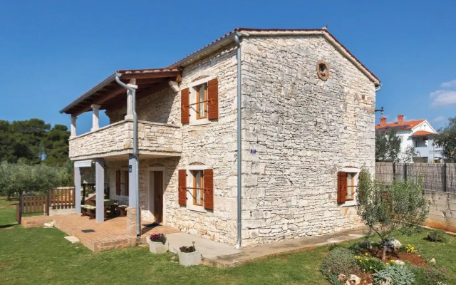 Awesome Home in Fazana With Wifi and 2 Bedrooms
