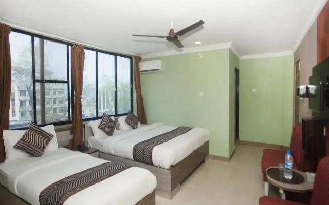 OYO 343 Pop Life Hotel