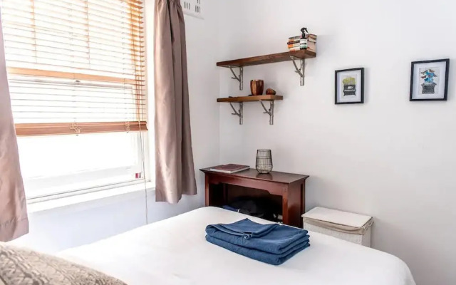 Chic Quiet Apt Close to Everything H404