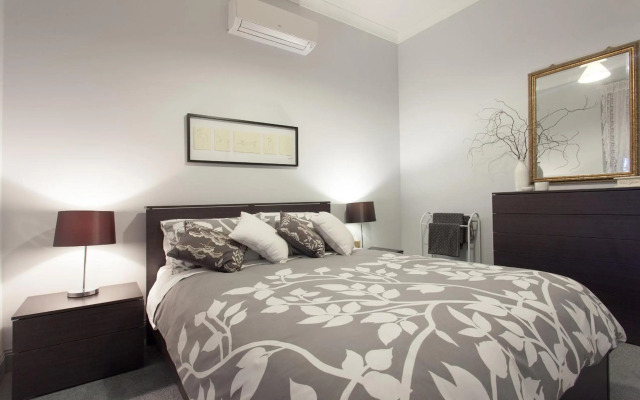 Rawson's Retreat - Five Bedroom Home - Walk CBD - Includes Breakfast