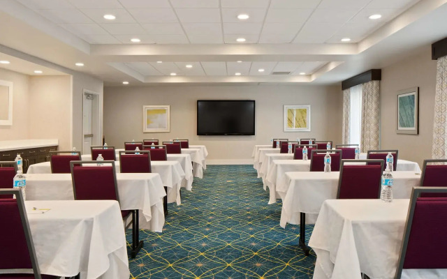 Hampton Inn & Suites-Seattle Woodinville WA