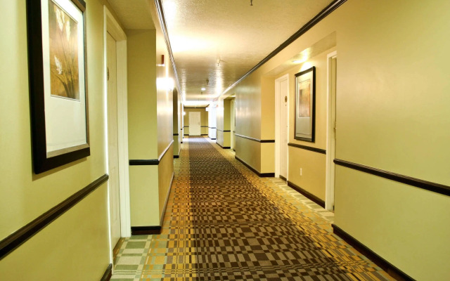 Best Western Plus Cottontree Inn