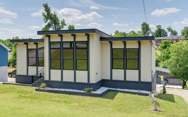 Nashville Home w/ Seasonal Pool < 5 Mi to Dtwn!