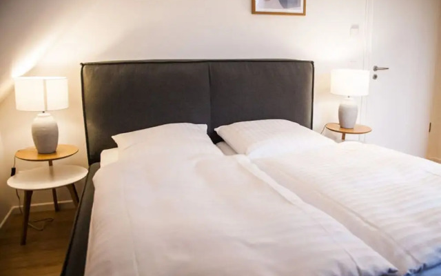 Narrow Luzin Modern Retreat