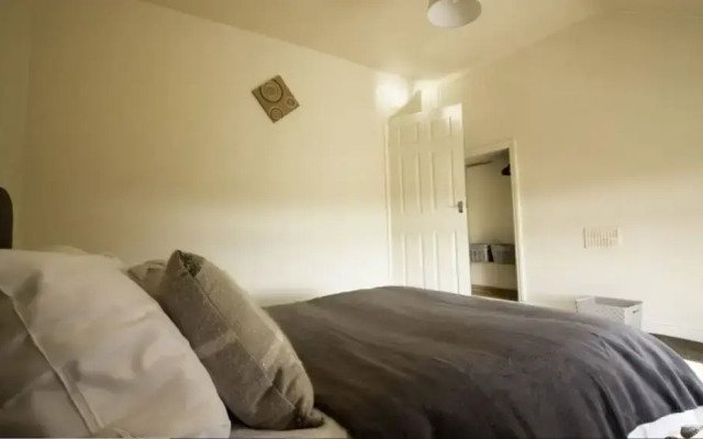RoomTel - Brook House