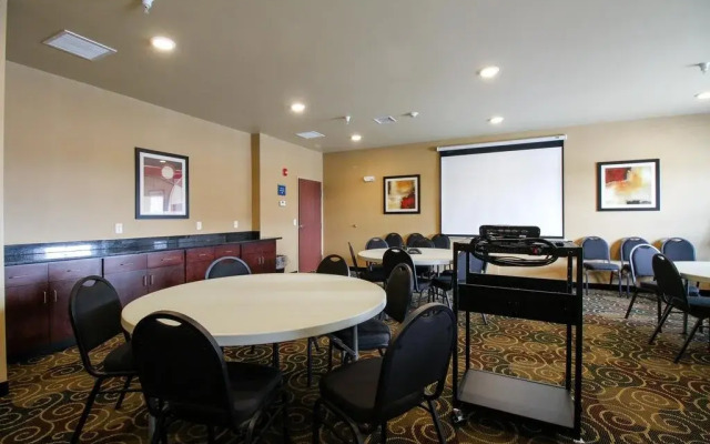 Cobblestone Hotel & Suites – Devils Lake
