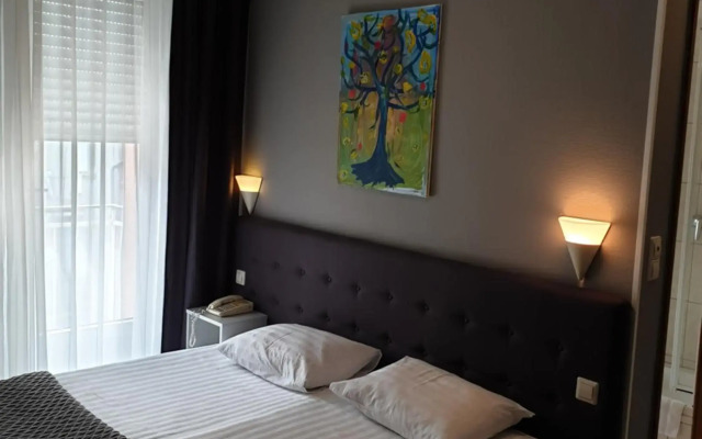 Yasha Hotel