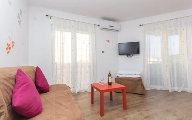 Awesome Home in Premantura With Wifi and 1 Bedrooms