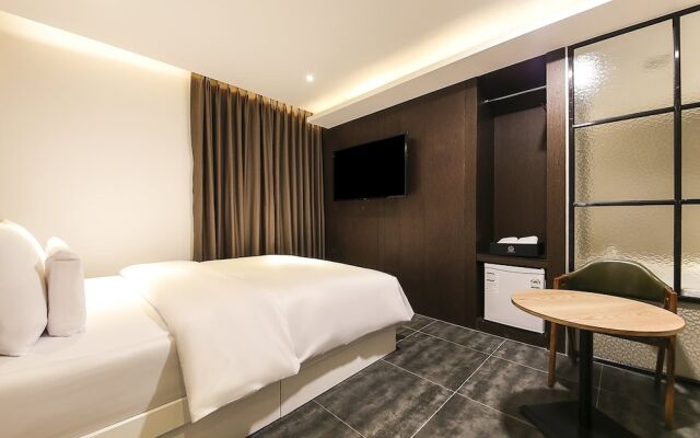 Central Person Hotel Pyeongtaek