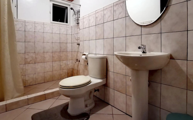 Den Den Guesthouse