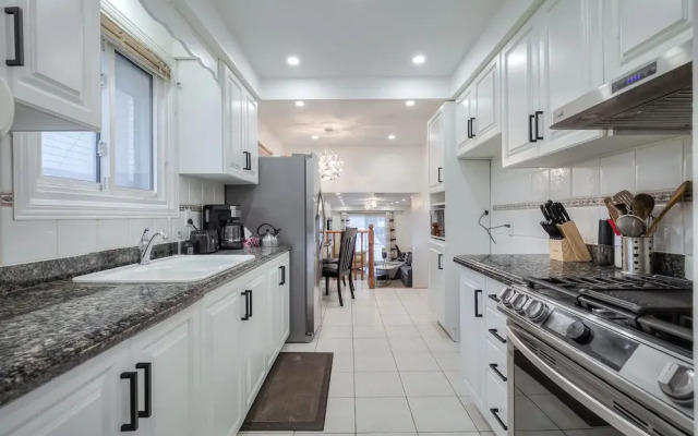 Spacious Breathtaking 4br Villa in the heart of Toronto