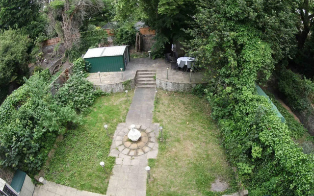 Bob W Holland Park London