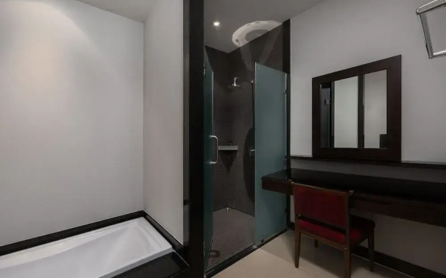 Villa Aru by Tropiclook: Onyx style Nai Harn beach