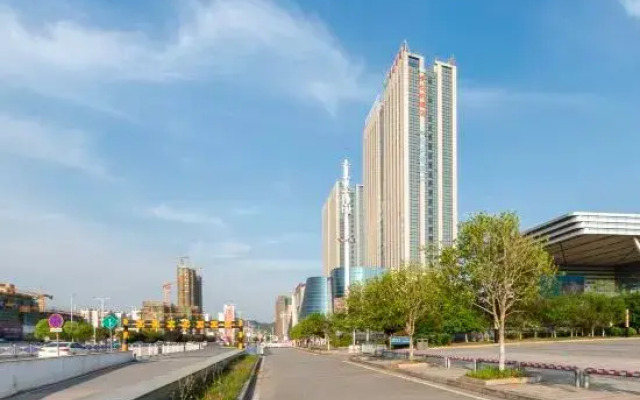 Urba Hotel (Yichun Wanda High Speed Railway Station)