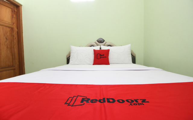 RedDoorz Plus near Taman Sari