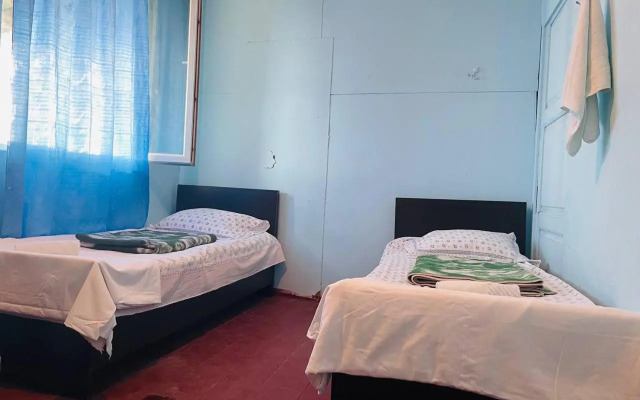 86 E. Takaishvili Guest House