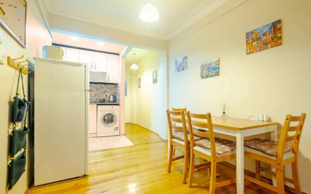 Central Flat With Balcony 700 m to Taksim Square