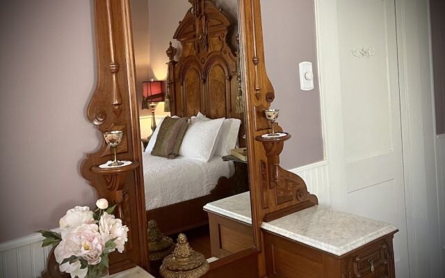 Benefield House Bed & Breakfast