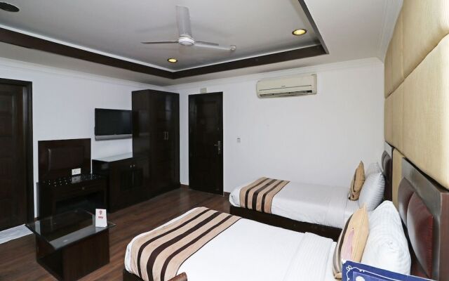 OYO 12789 Hotel Aaron Castle