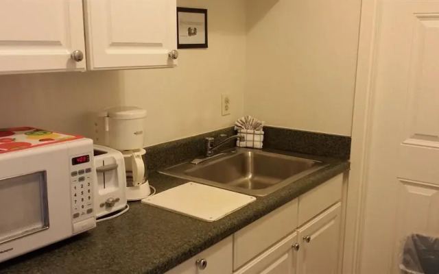 Captain's Quarters Resort