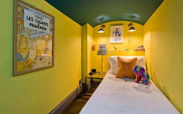 Colourful 3 Bed Kensington Garden Flat