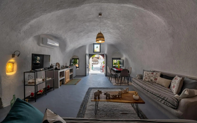 1812 Caves 'n Mansion