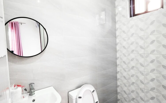 Serene 2BR Escape Poolside Bliss