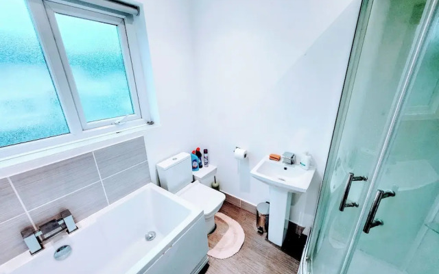 Bas Charming 3 Bedroom House