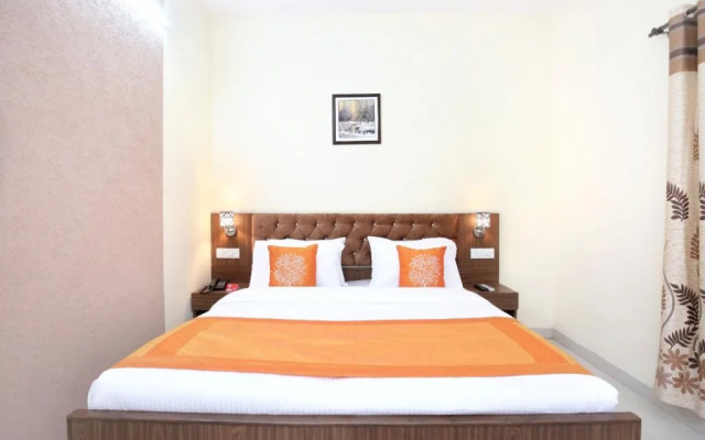 OYO 10891 Hotel Starwood
