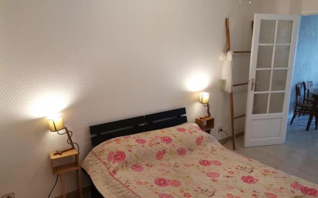 Relaxing 2p apartment in front of a lovely garden