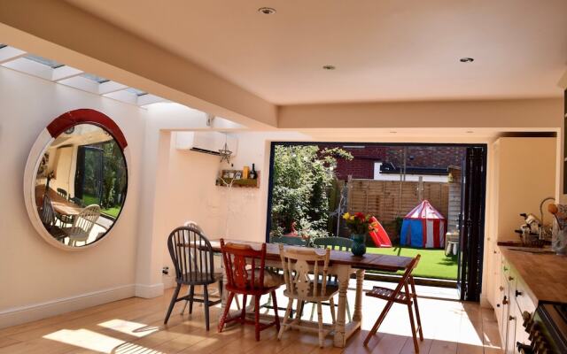 2 Bedroom House in Shepherd's Bush