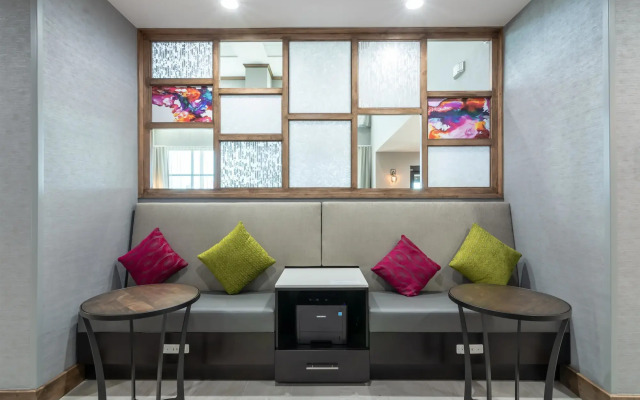 Hampton Inn & Suites Dallas East