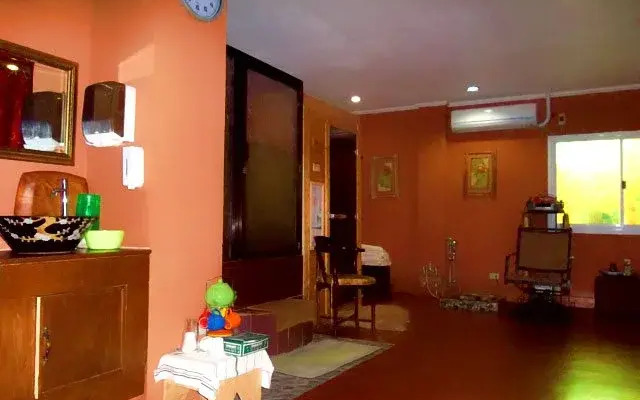 Advianne's Cafe, Hotel, and Restaurant