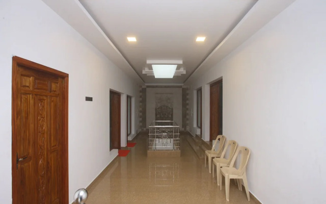OYO 13607 Sri Akilambiga Residency