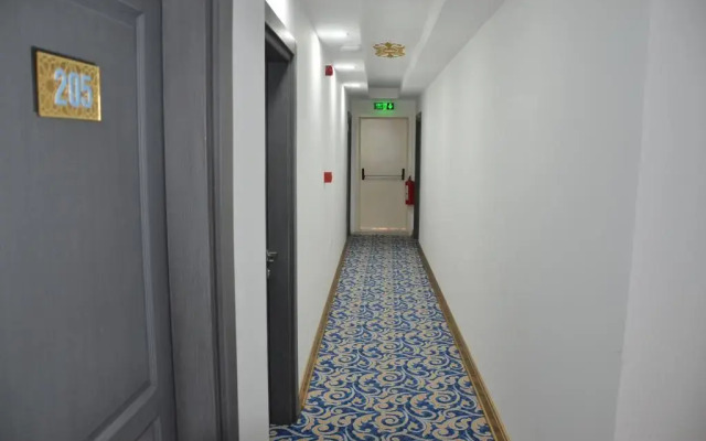 Piyes Otel