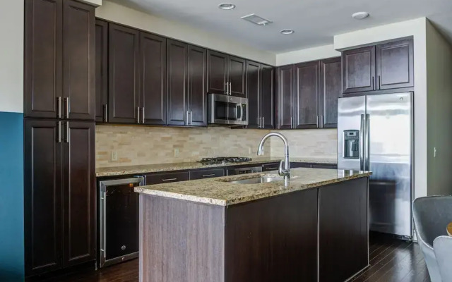 Domio Downtown Trendy 2BR Gym/sauna