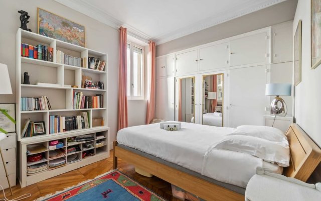 Stylish Vintage 3BR Apartment in Le Marais by GuestReady