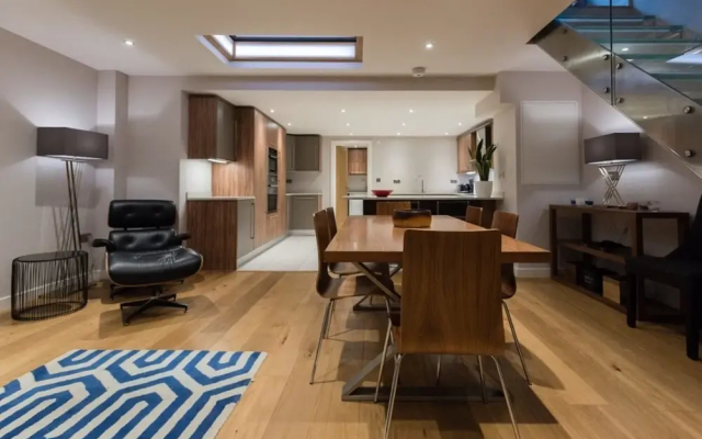 The Escalier Mews - Stunning 3bdr Home Flooded With Light