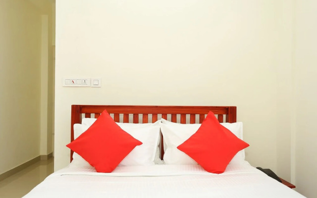 OYO 37302 White Cort