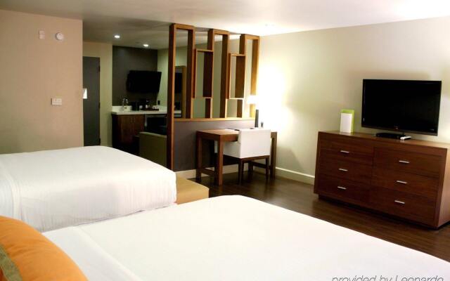 BLVD Hotel & Studios - Walking Distance to Universal Studios Hollywood