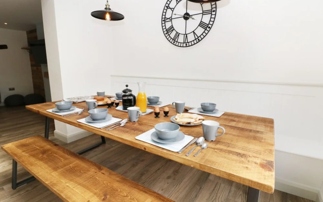 21 Llwyn Gwalch Estate