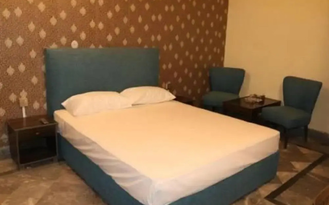 Hotel Four Season Inn