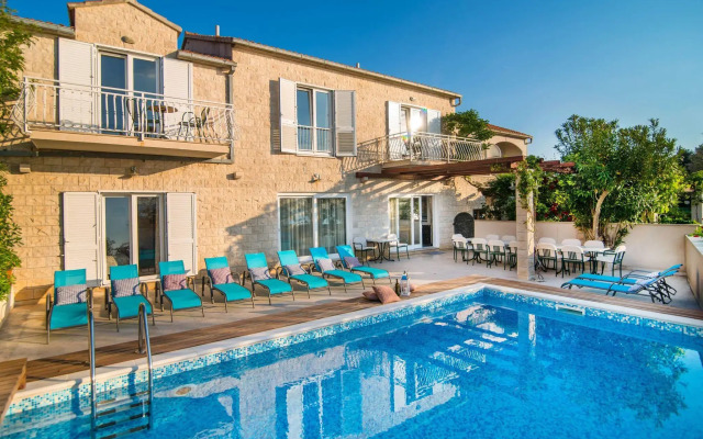 Magnificent Villa in Supetar With Swimming Pool
